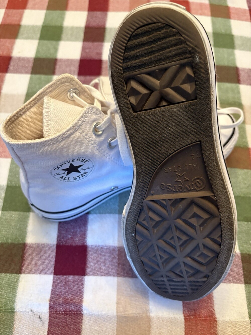 Converse Chuck Taylor All Star Women’s 5.5 White High Top Canvas Sneakers
